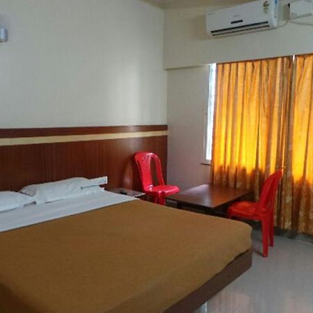 Mlc Gateway Deluxe Inn Bangalore Buitenkant foto
