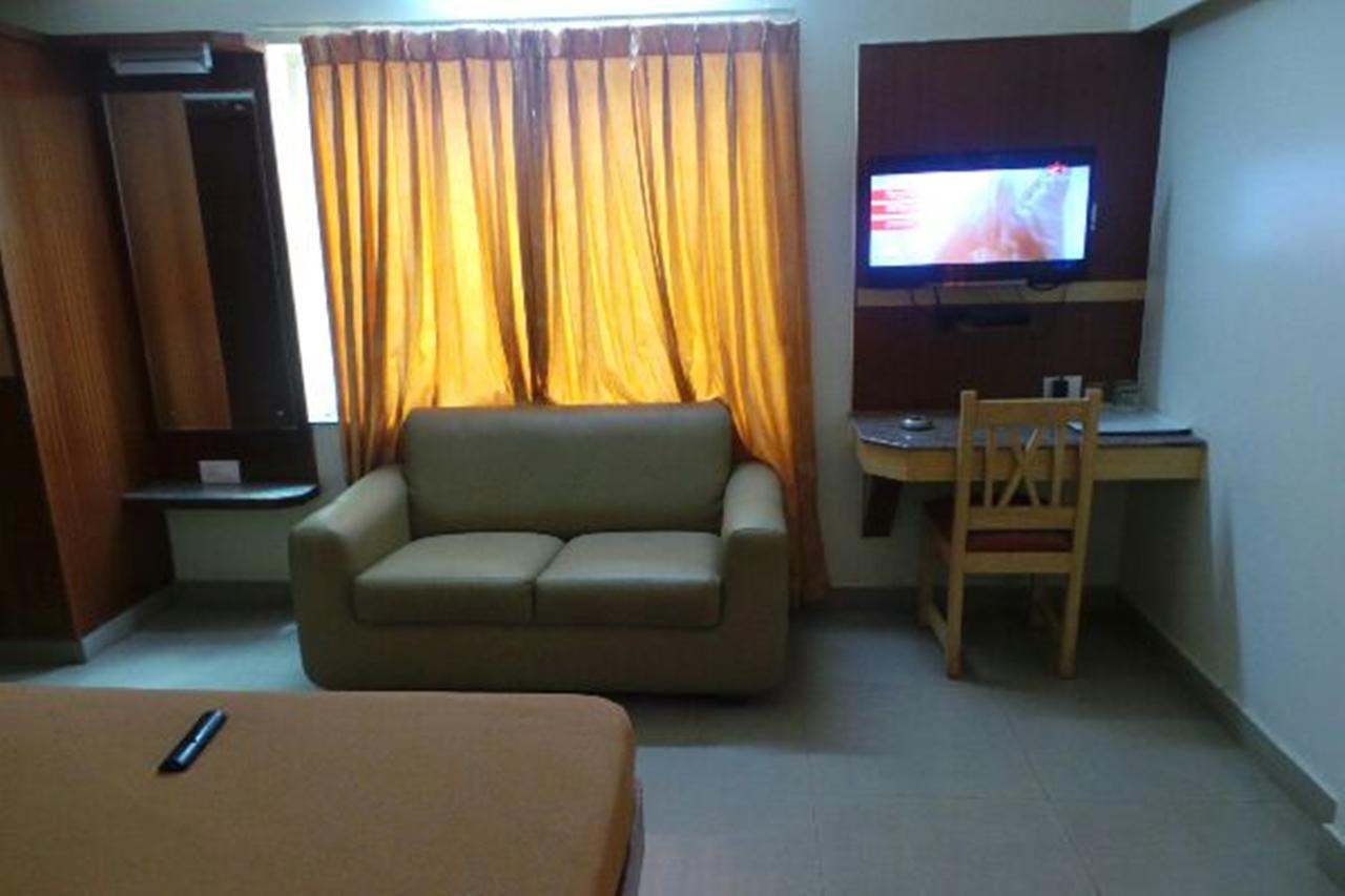 Mlc Gateway Deluxe Inn Bangalore Buitenkant foto