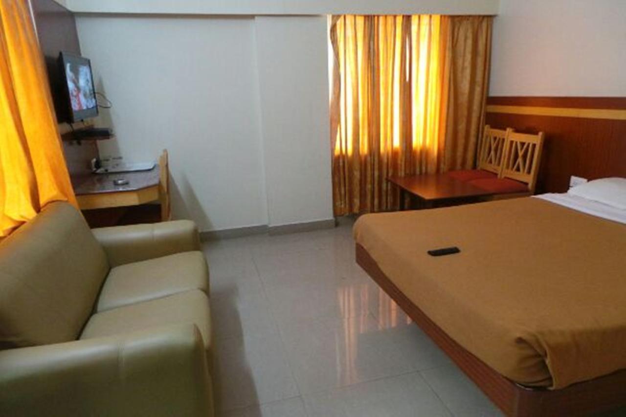 Mlc Gateway Deluxe Inn Bangalore Buitenkant foto