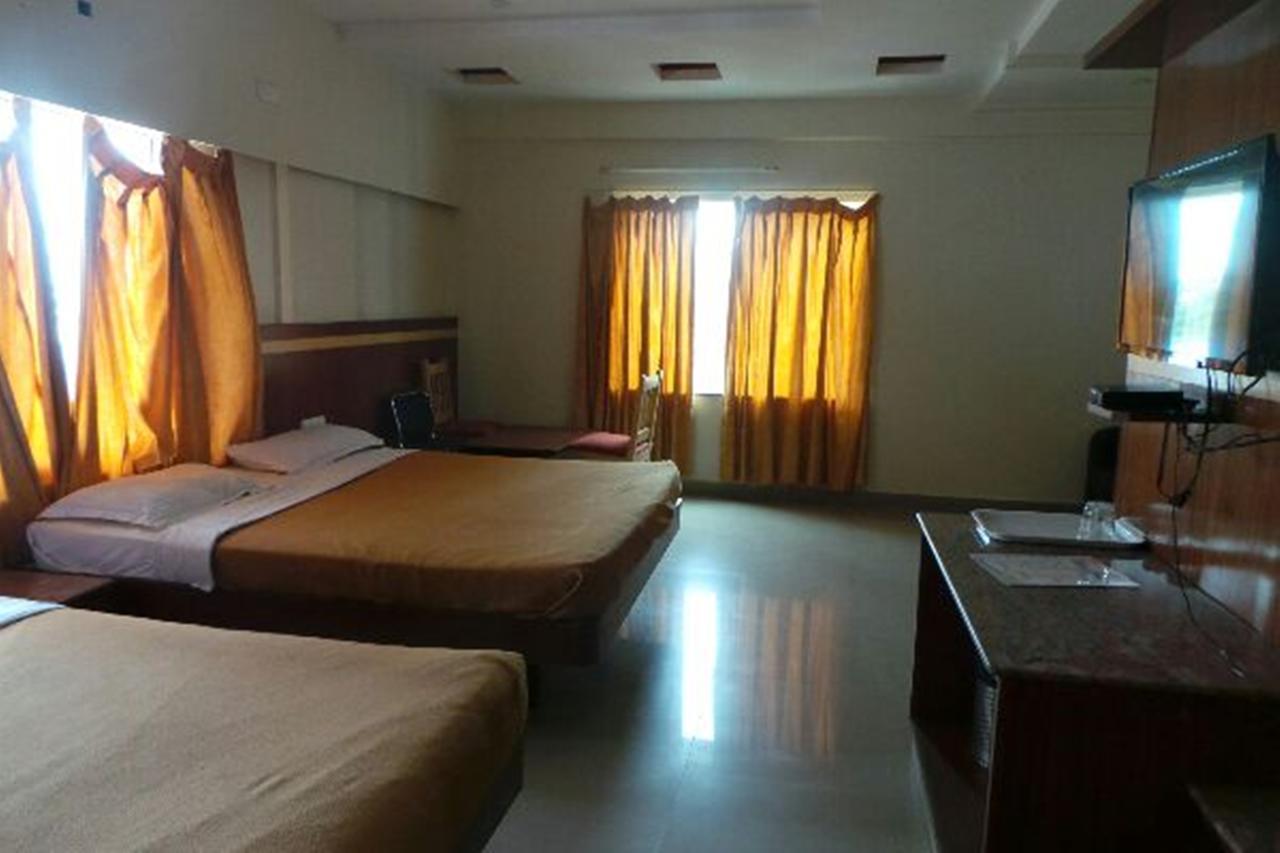 Mlc Gateway Deluxe Inn Bangalore Buitenkant foto