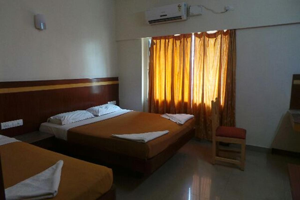 Mlc Gateway Deluxe Inn Bangalore Buitenkant foto